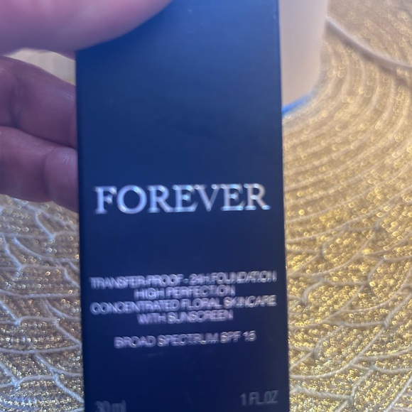 Brand new Dior Forever foundation - Picture 2 of 7